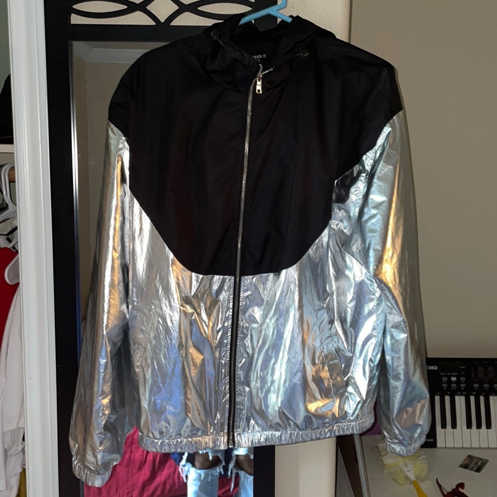 Reflective wind breaker